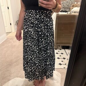 Source Unknown Black and White Smocked Midi Skirt